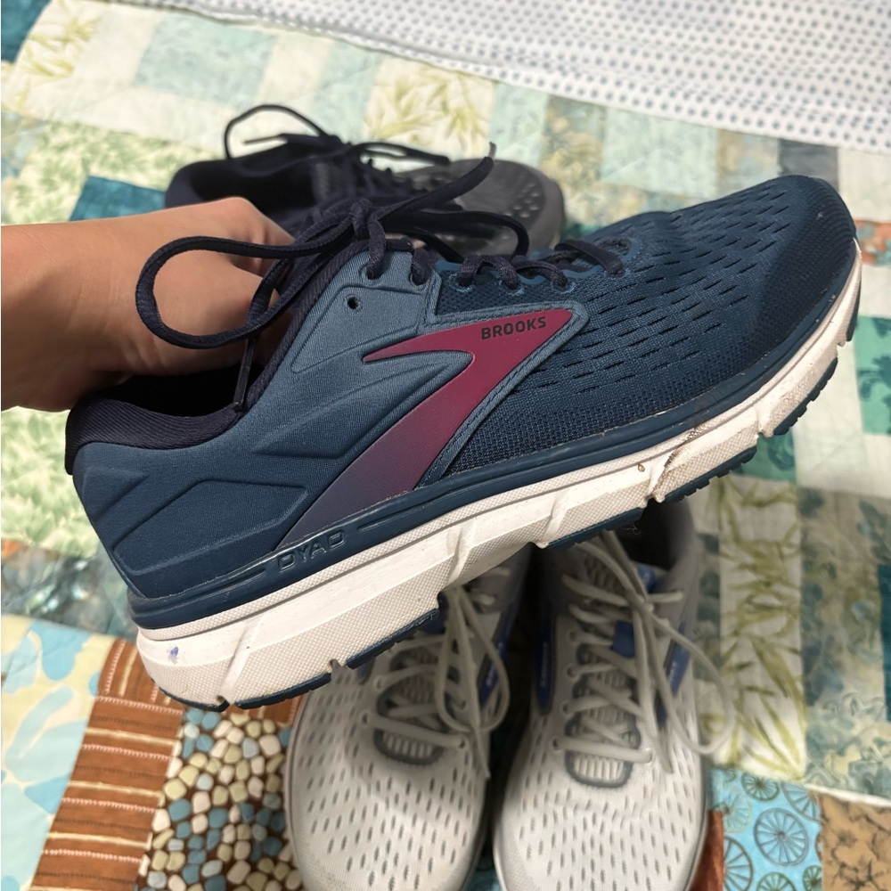 Brooks Dyad 11, women’s size 9